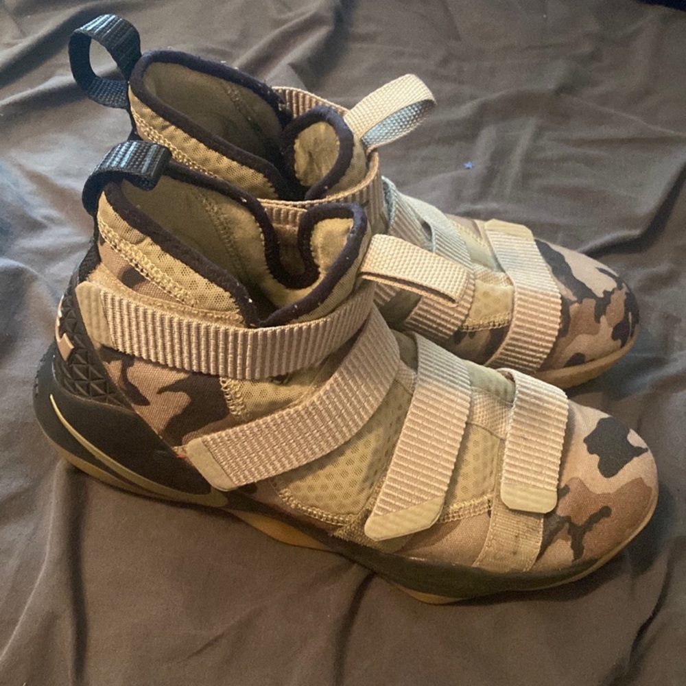 Mens sneakers